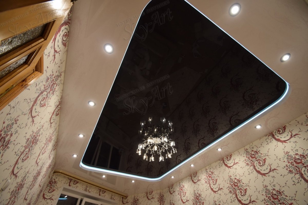 Черный двухуровневый потолок