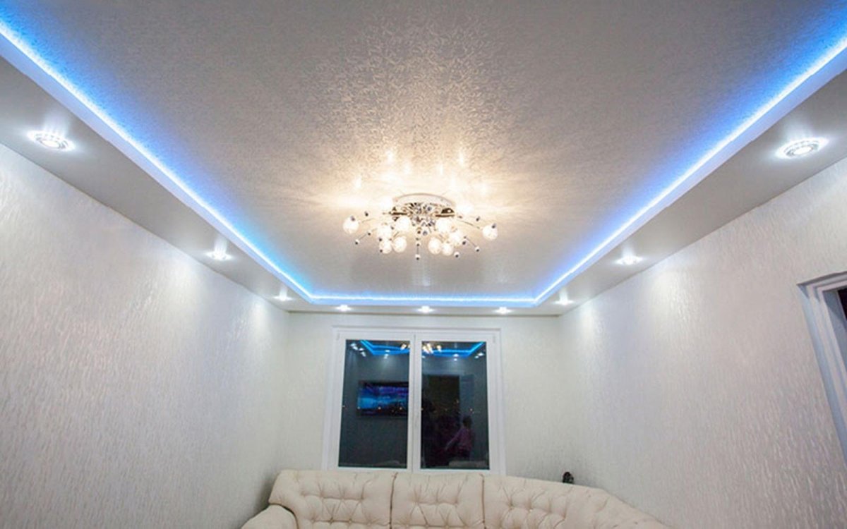 Натяжной потолок с подсветкой