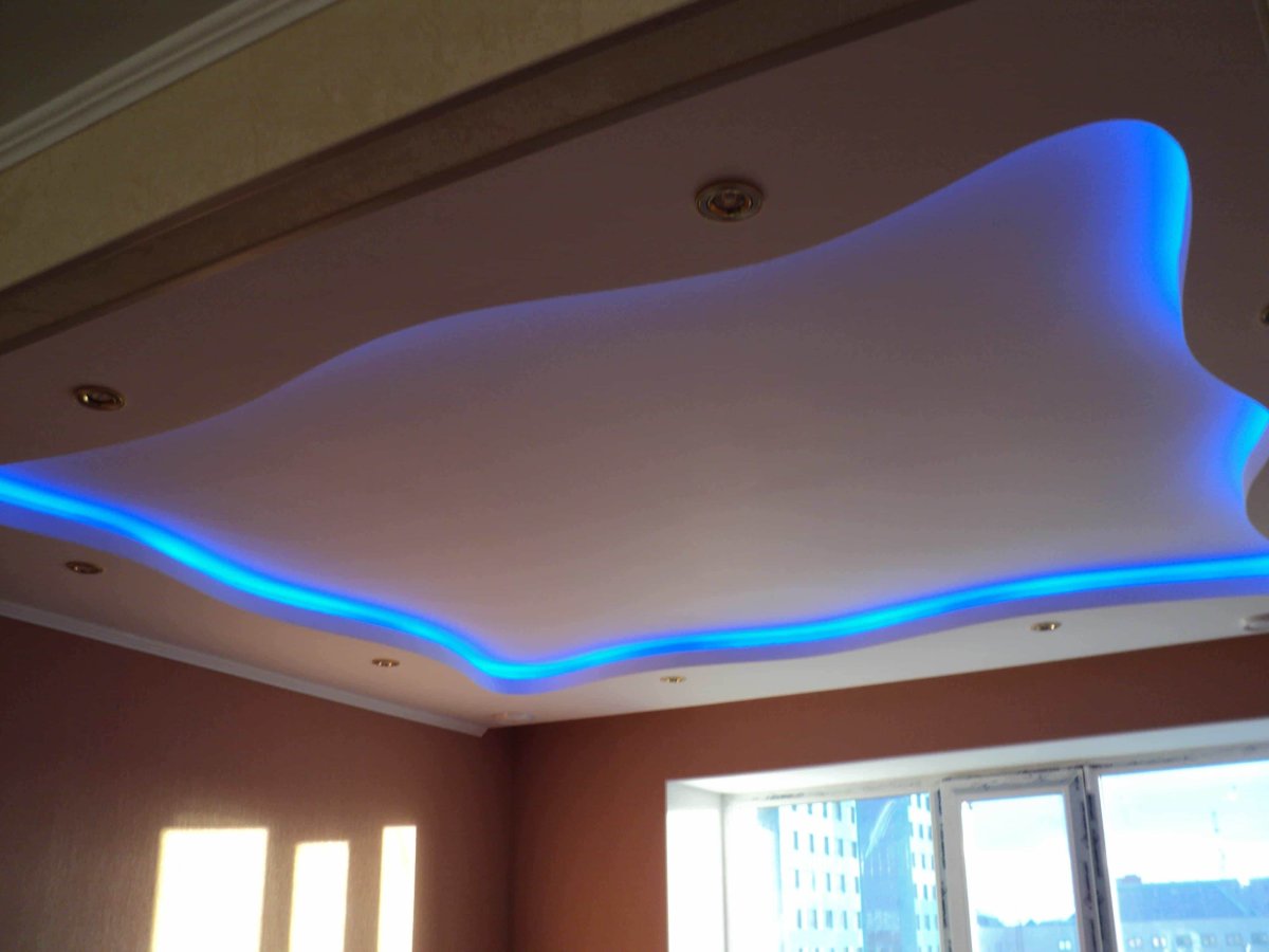 Потолок из гипсокартона с подсветкой