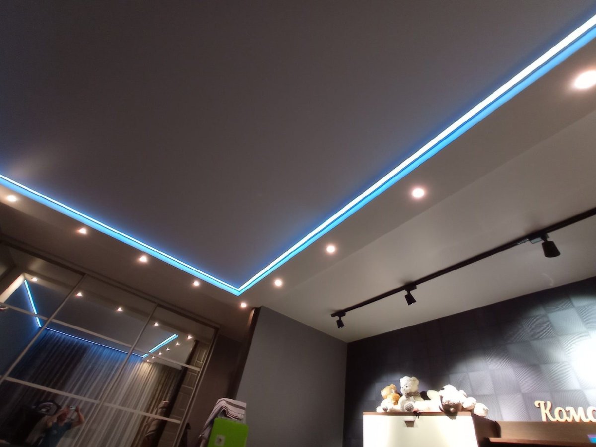 Контурная подсветка натяжного потолка