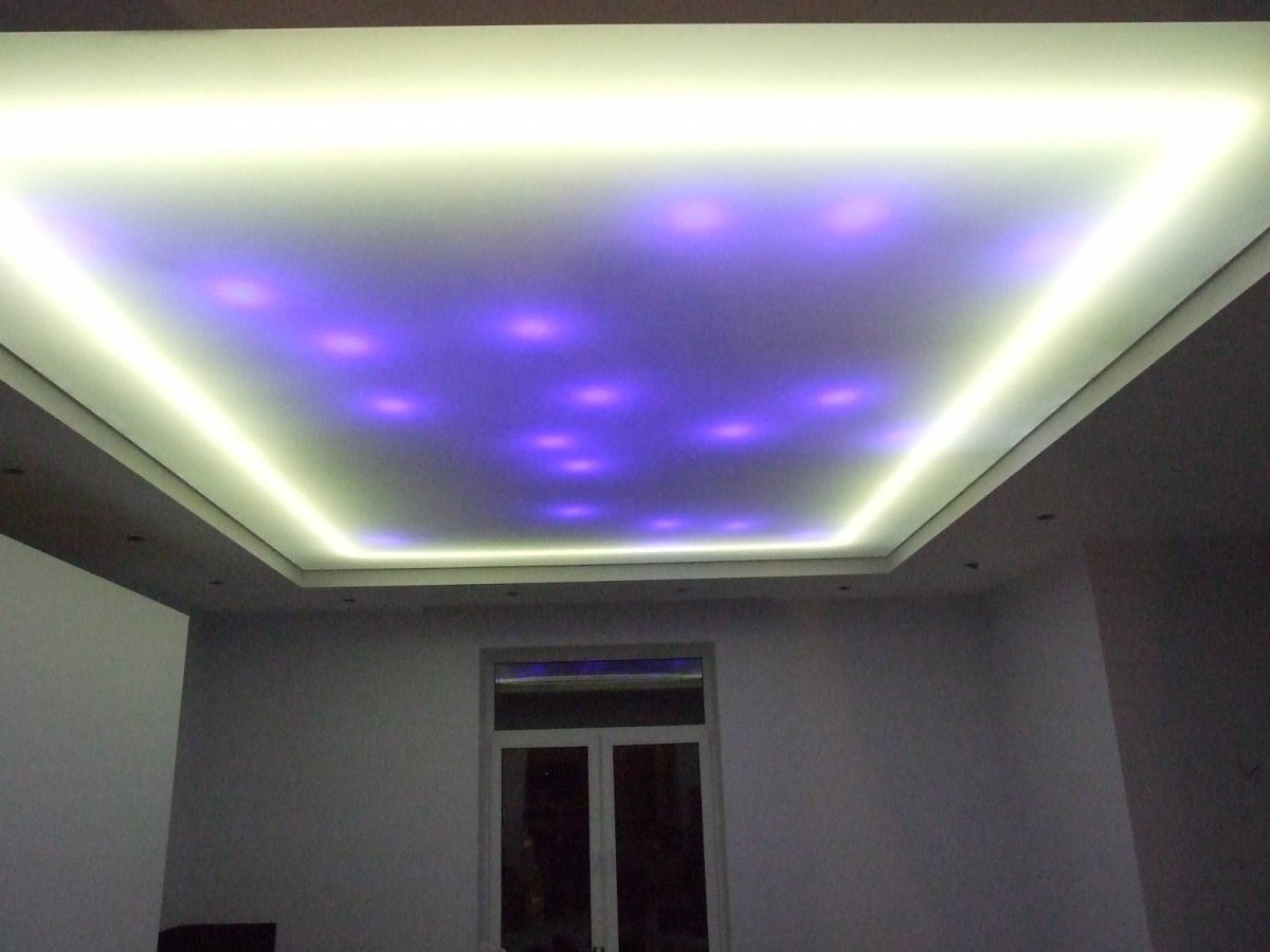 Натяжной потолок со светодиодной лентой
