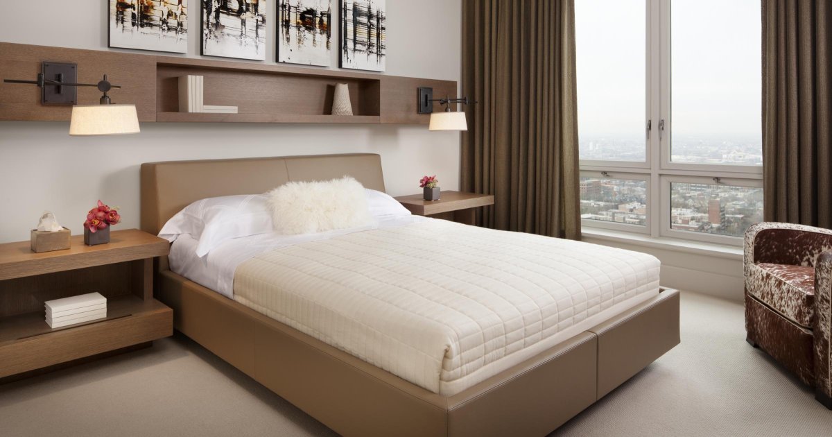 Кровать двуспальная в маленькую комнату