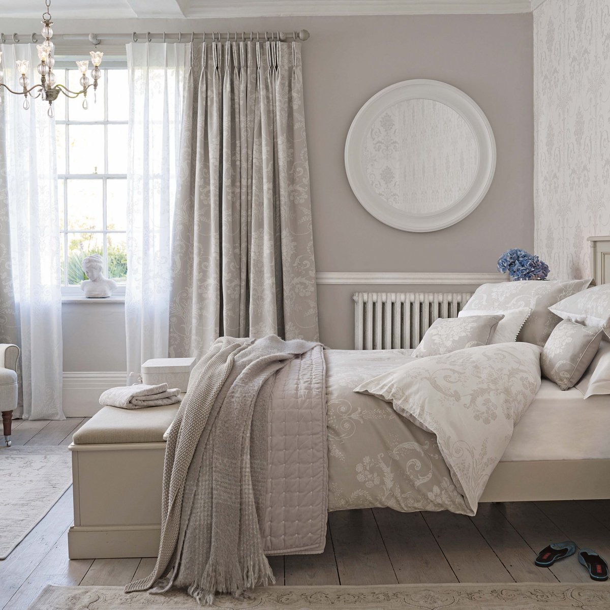 Серо бежевая мебель