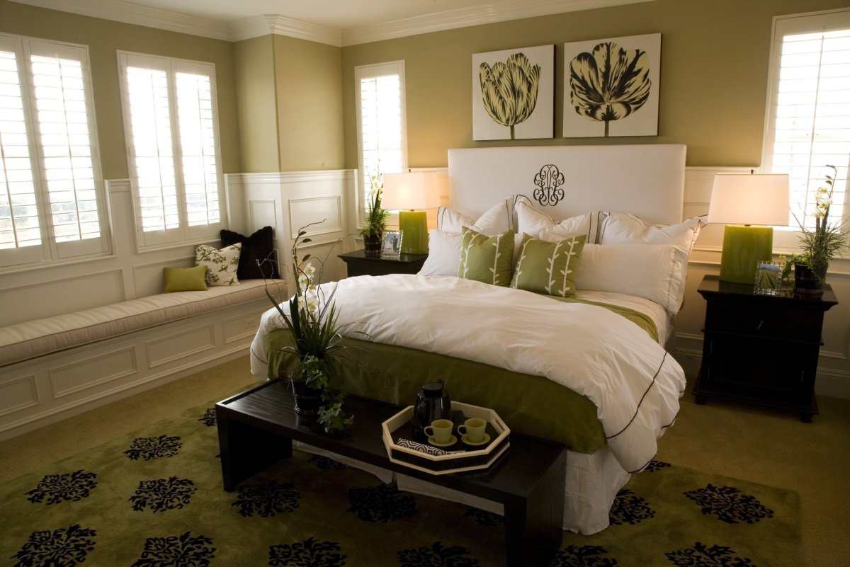 Оливковые стены в спальне