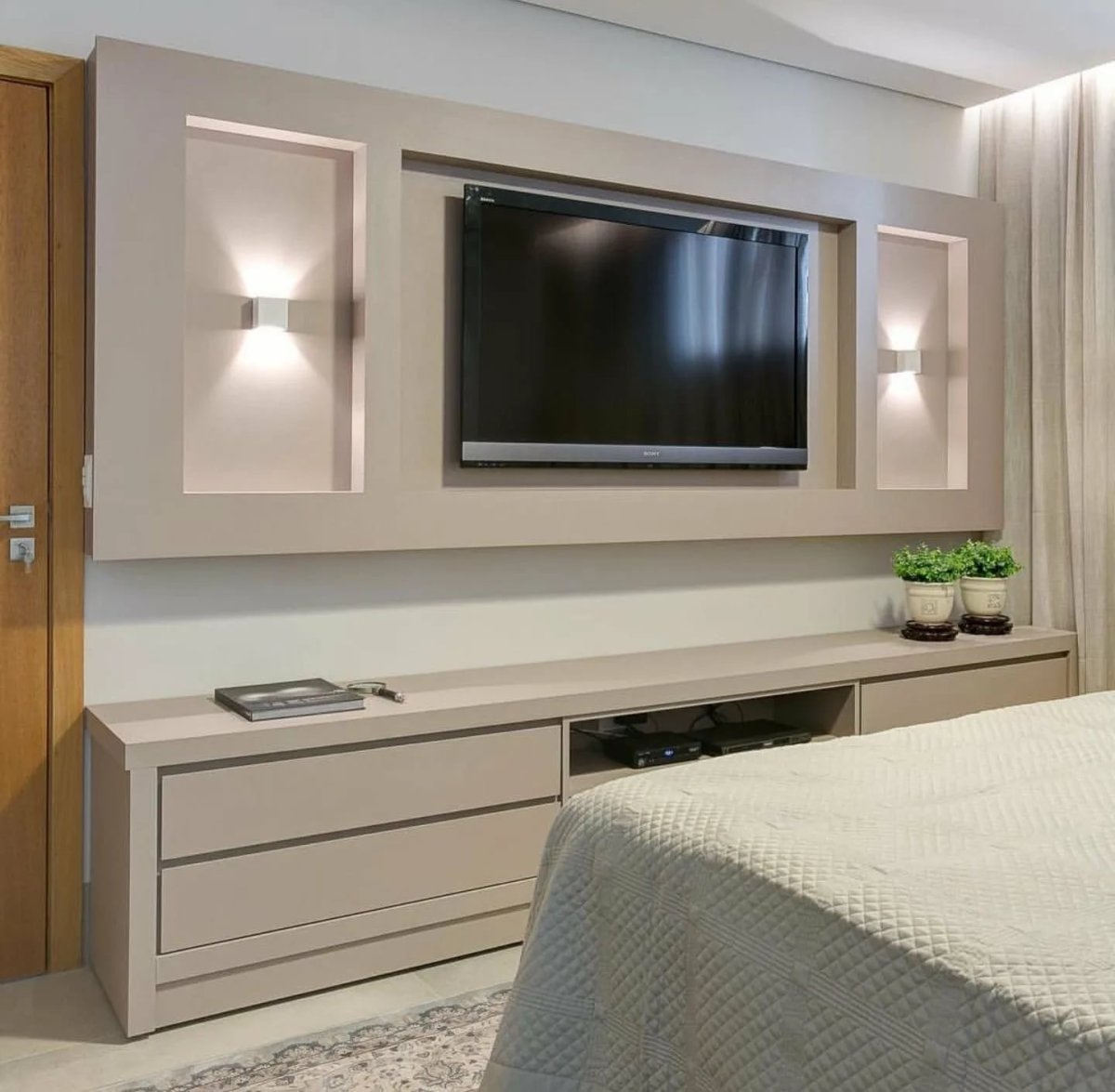 Мебель для телевизора в спальню