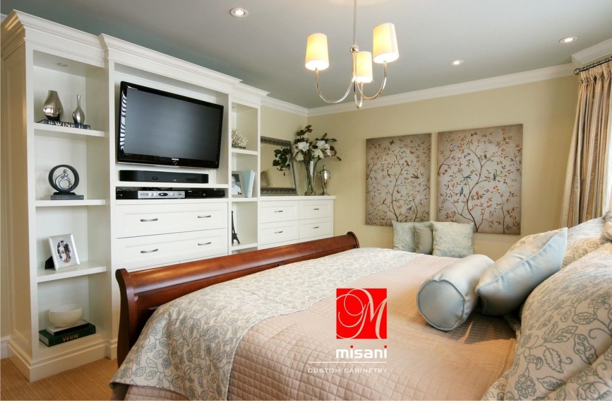 Телевизор в спальне