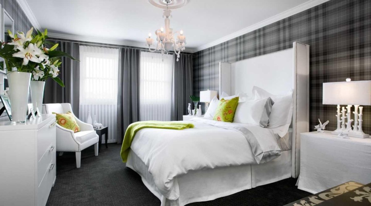 Серо белая спальня