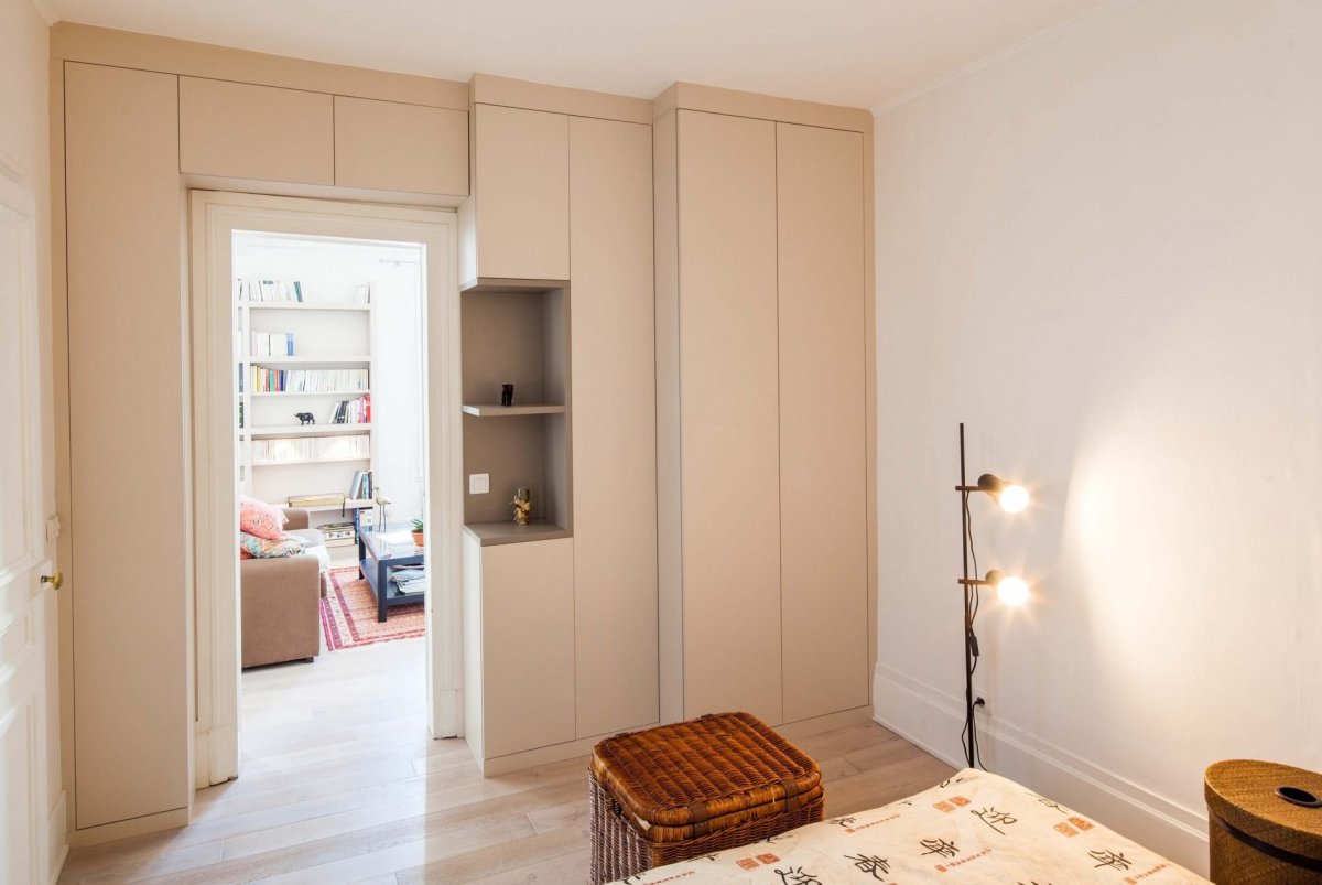 Шкаф вокруг дверного проема