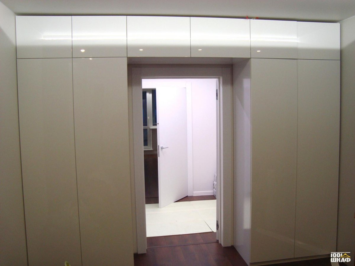 Шкаф над дверным проемом