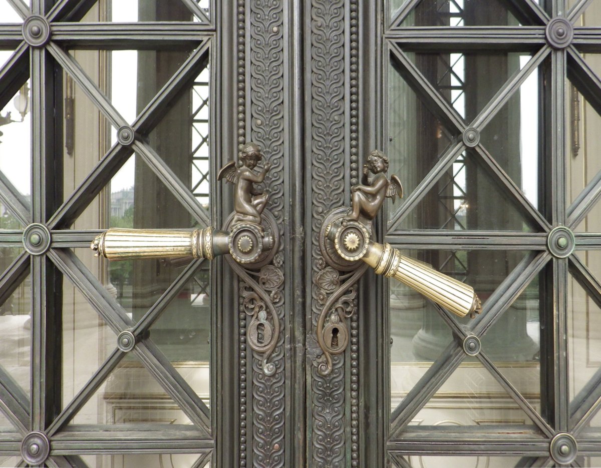 Декоративная дверь железная