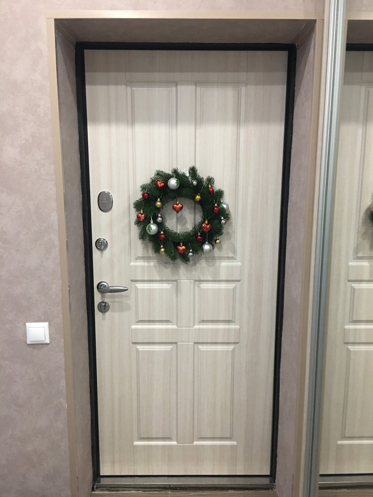 Отделка входной двери изнутри