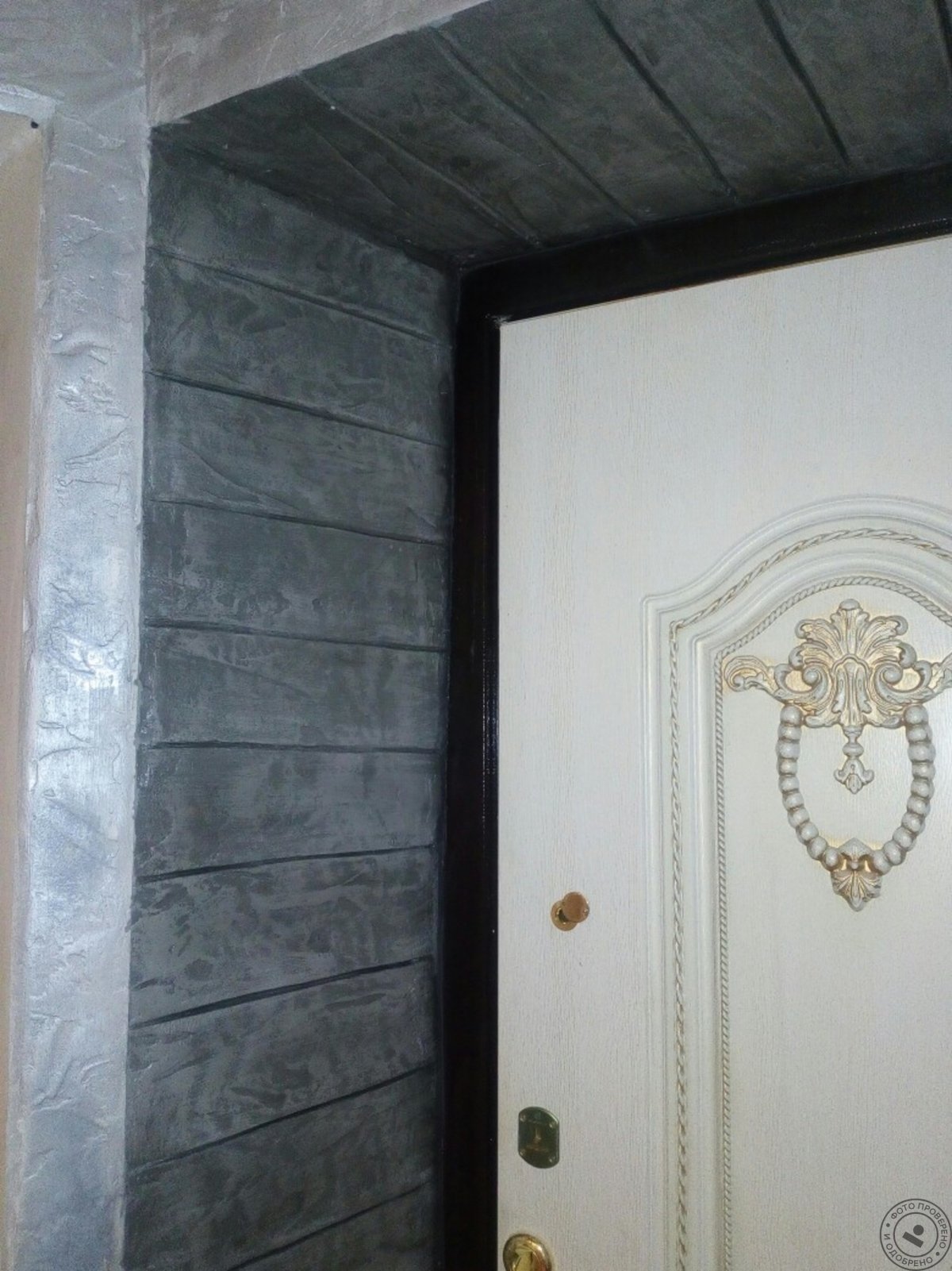 Отделка откосов дверей декоративной штукатуркой