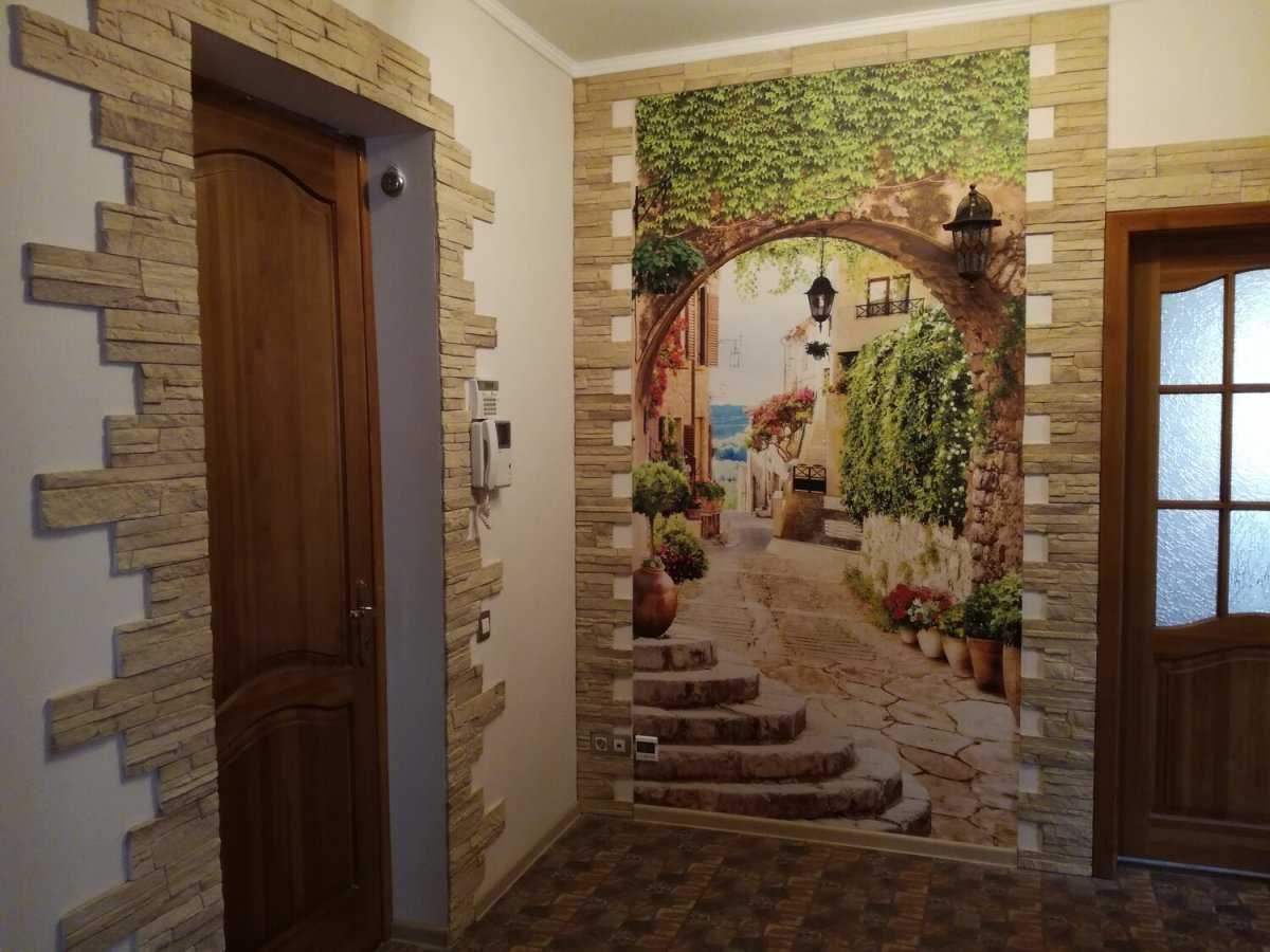 Панно из декоративного камня на стене