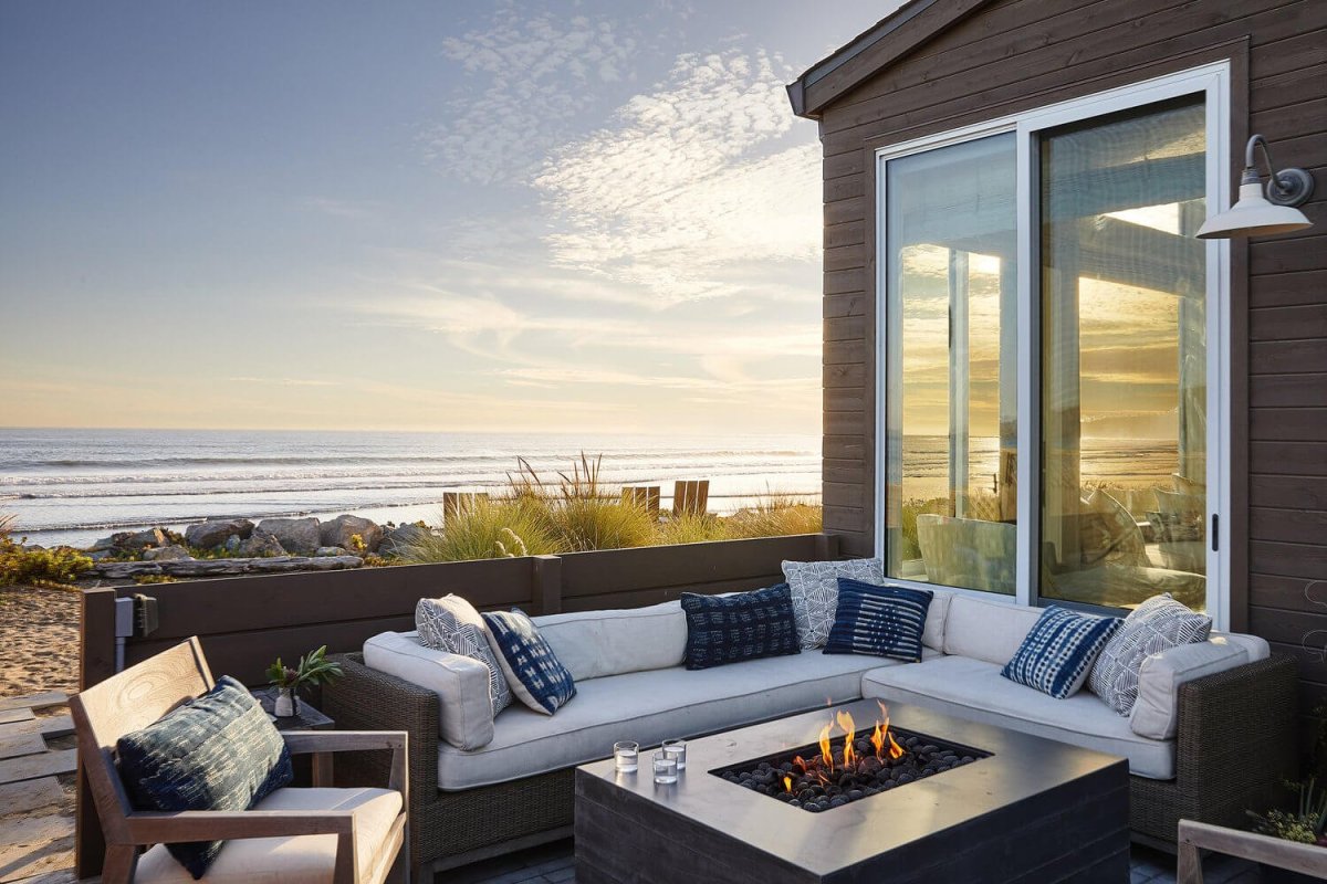 Дом с террасой с видом на море