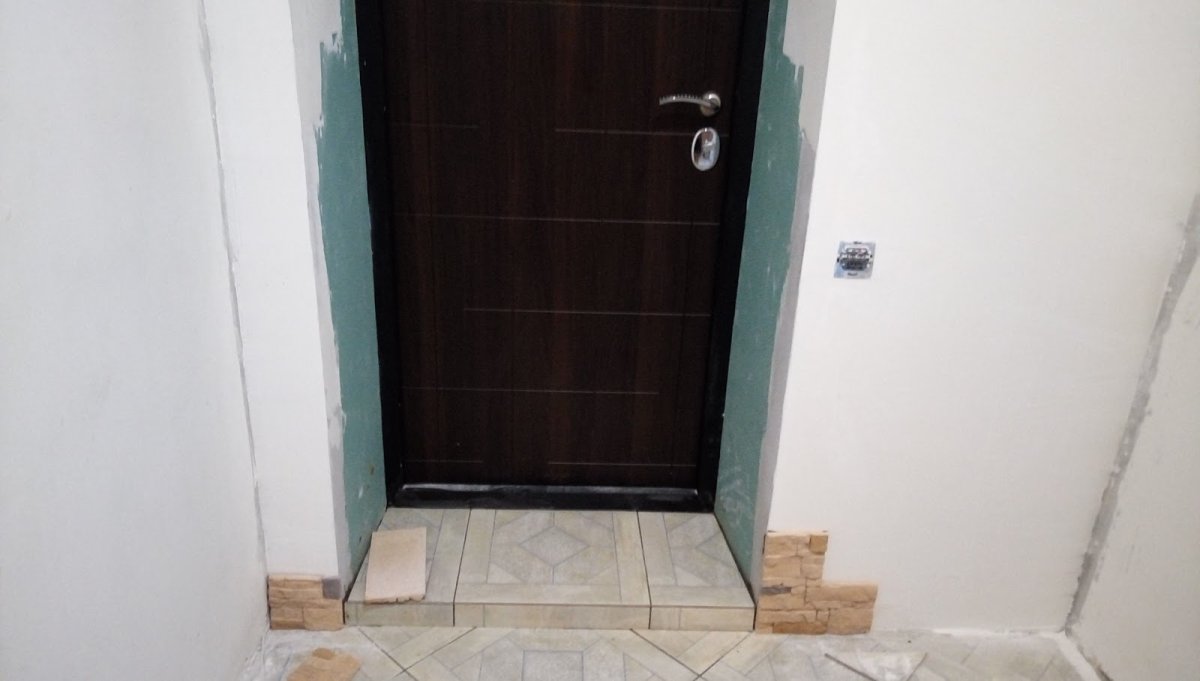 О косы входной двери из гипсокартона