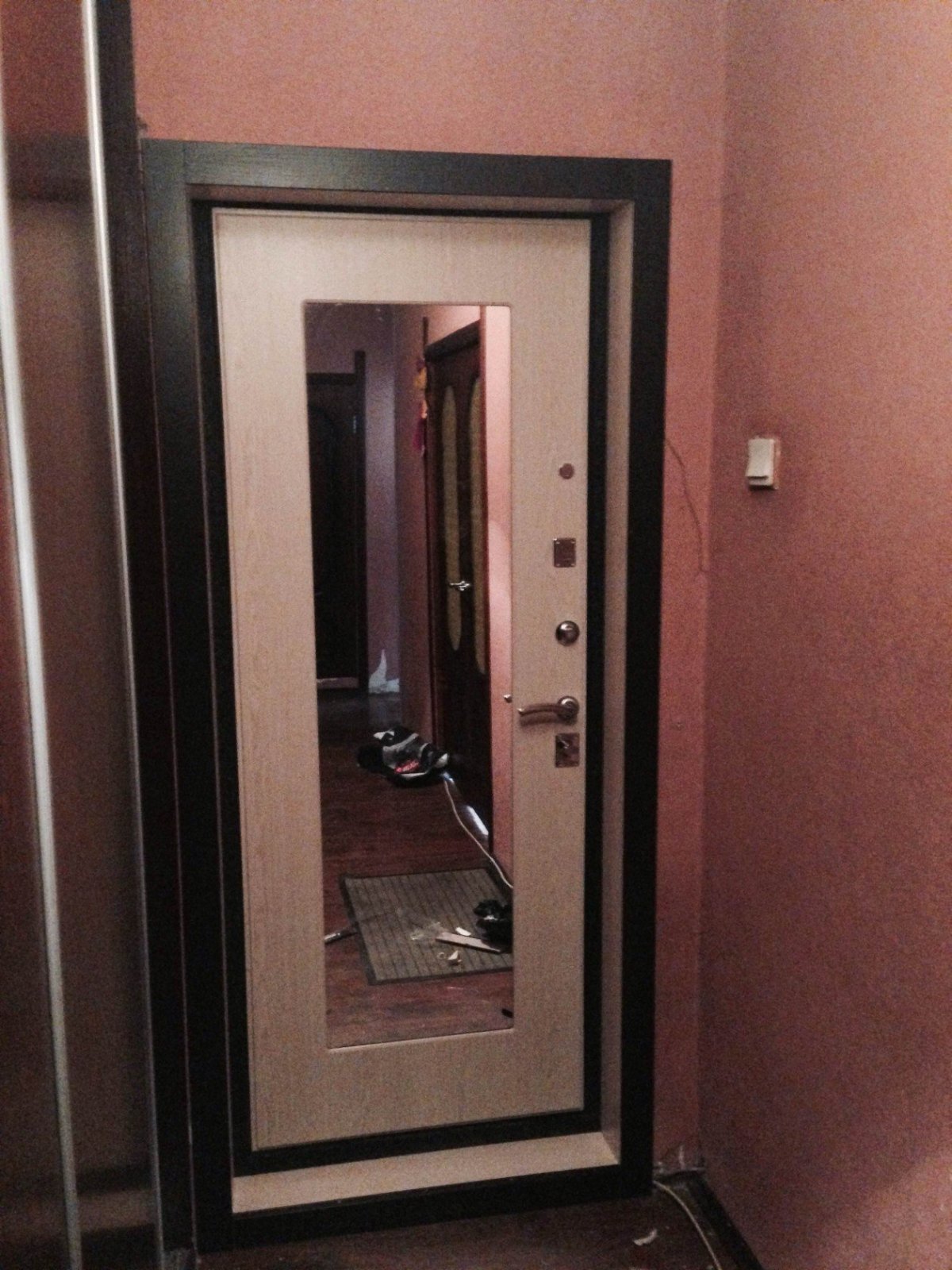 Откосы входной двери с зеркалом