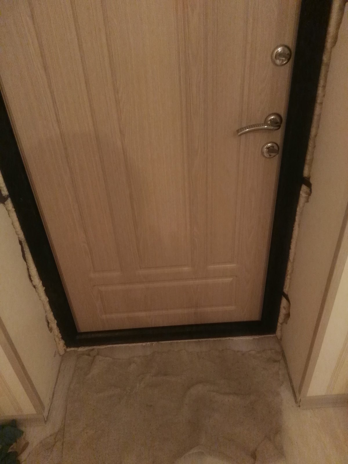 Отделка откосов входной двери изнутри пластиковыми панелями