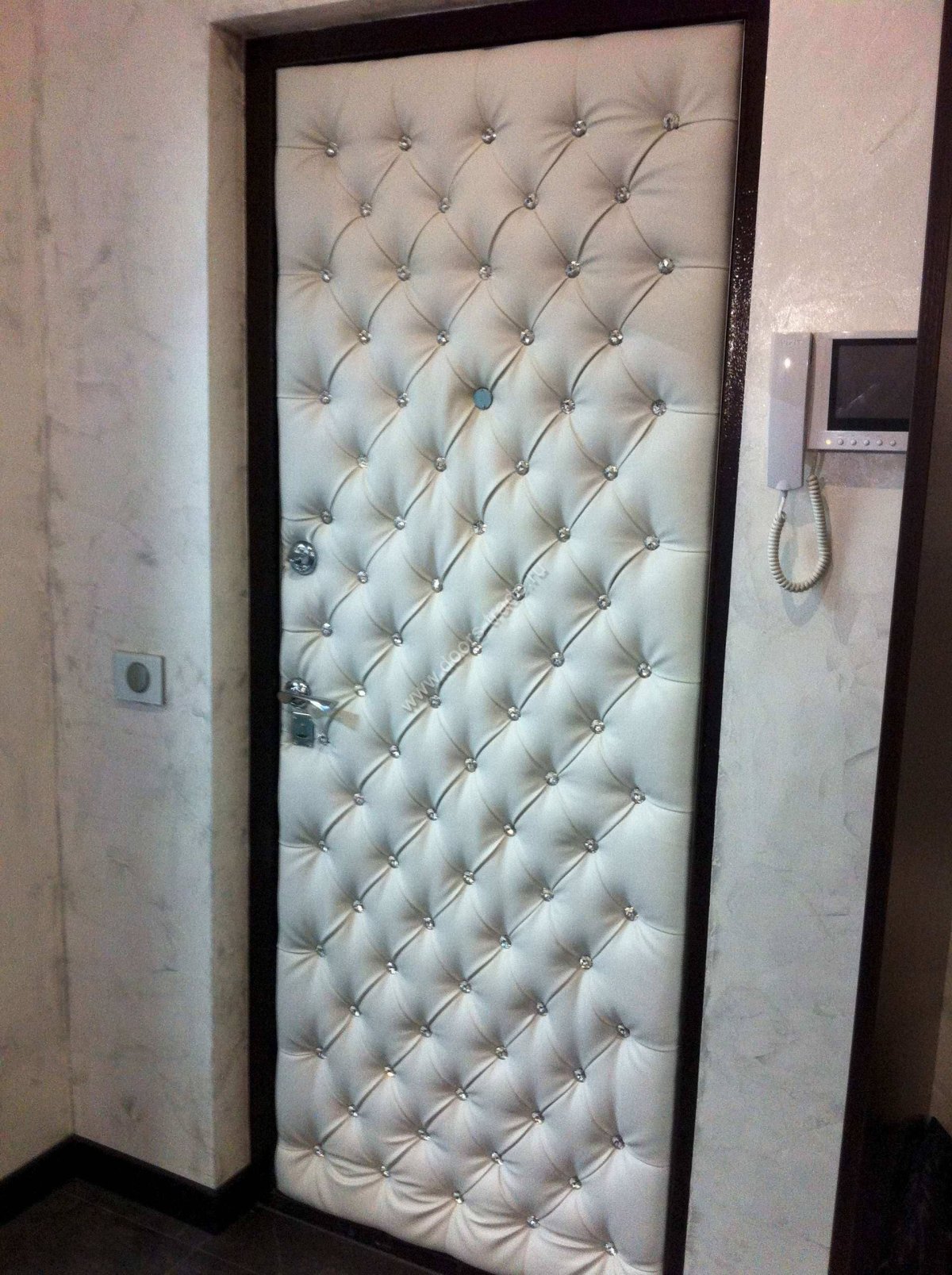 Обивка входной двери дермантином