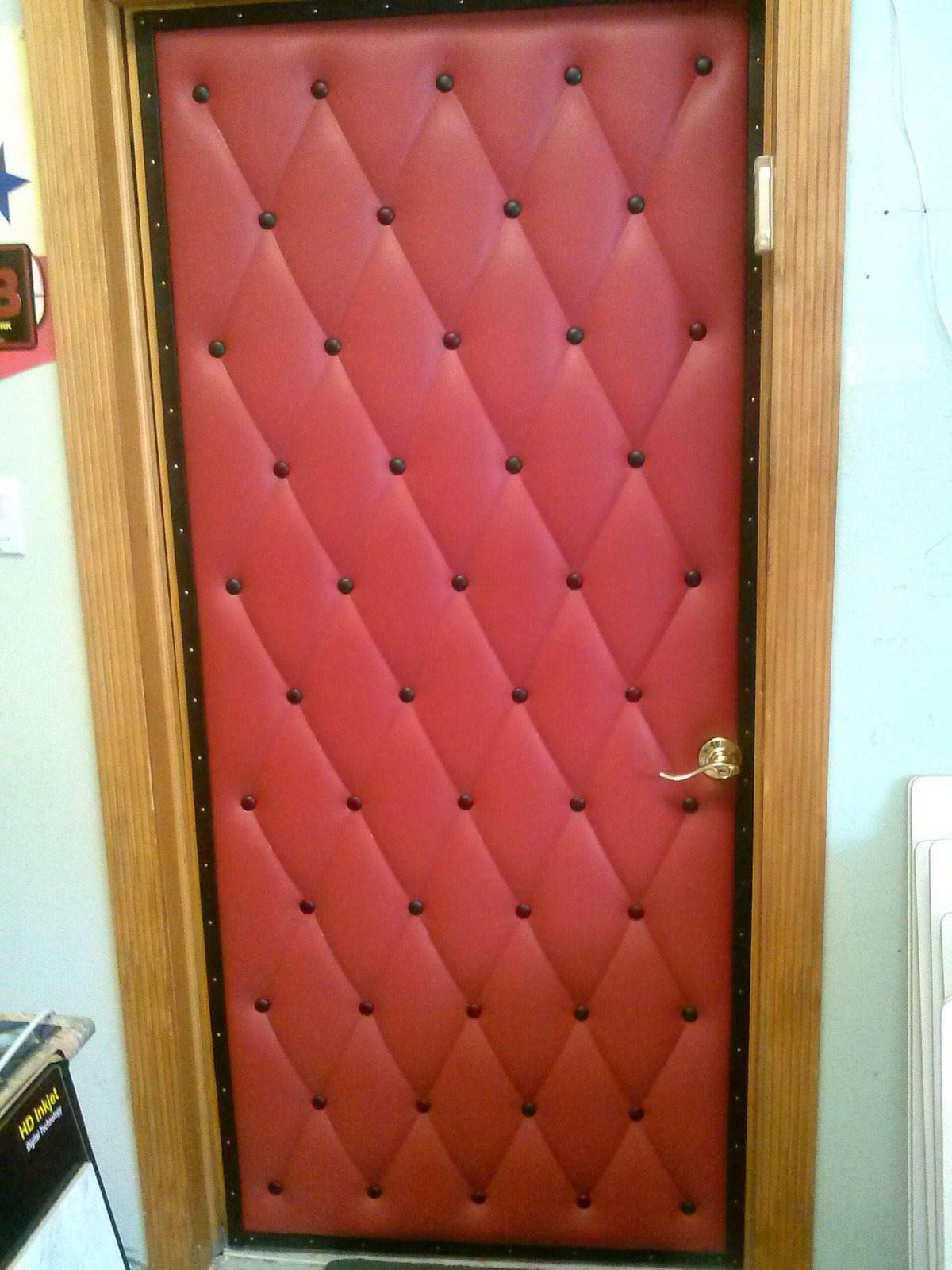 Входная дверь с каретной стяжкой