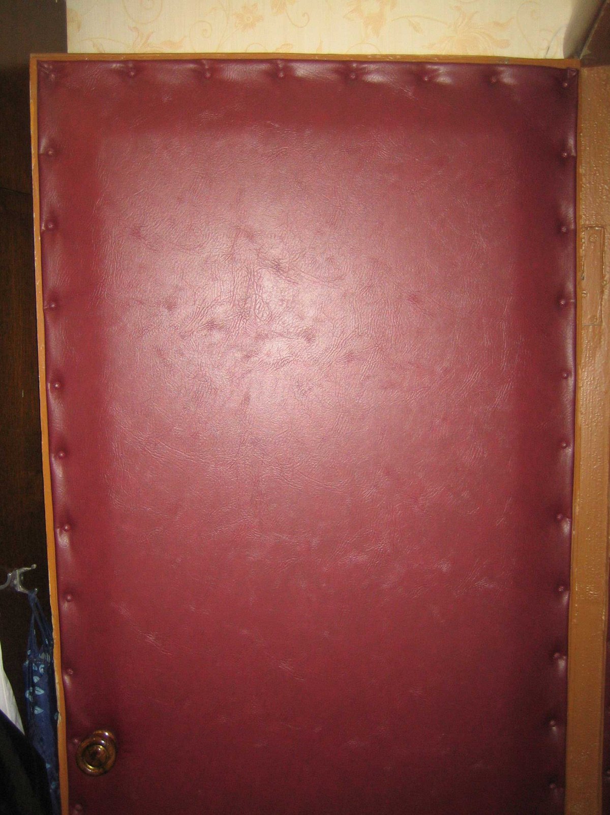 Обивка входной двери дермантином