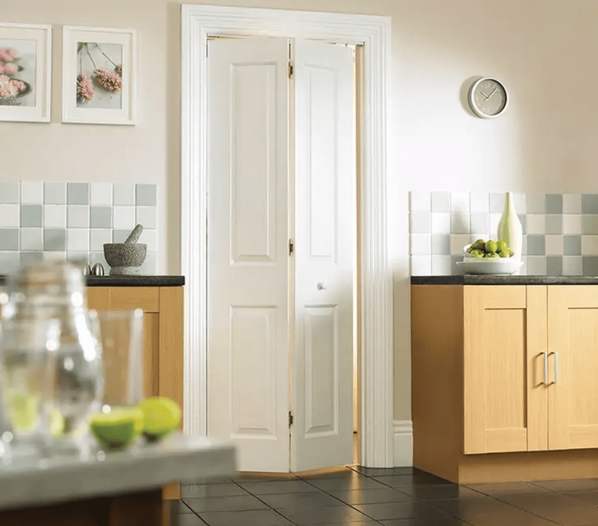 Дверь на кухню складная