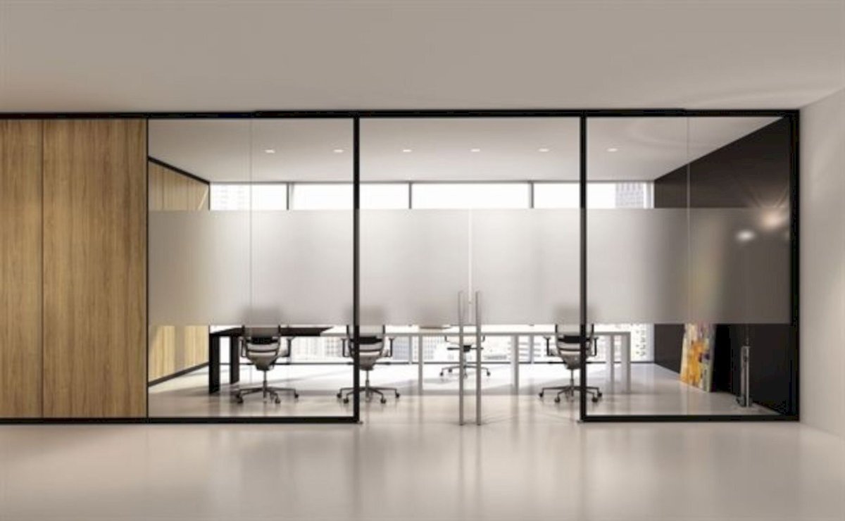 Дизайн офиса со стеклянными перегородками