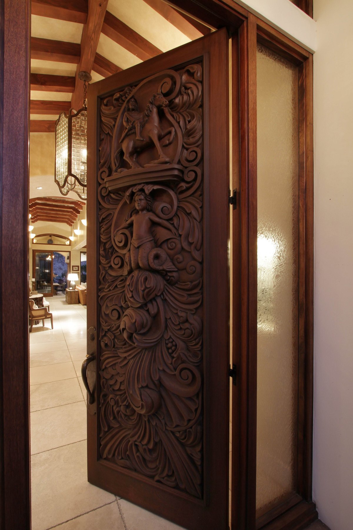 Резные входные двери