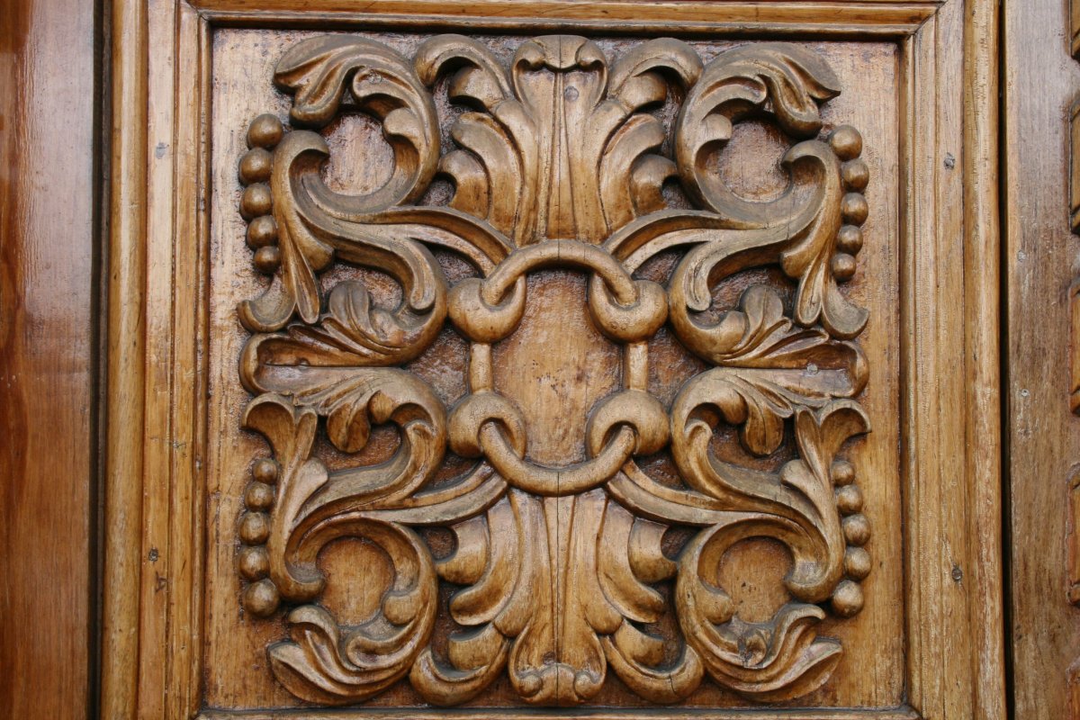 Резное дерево