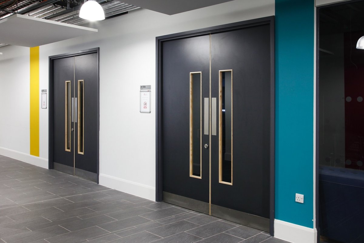 Двери для общественных помещений