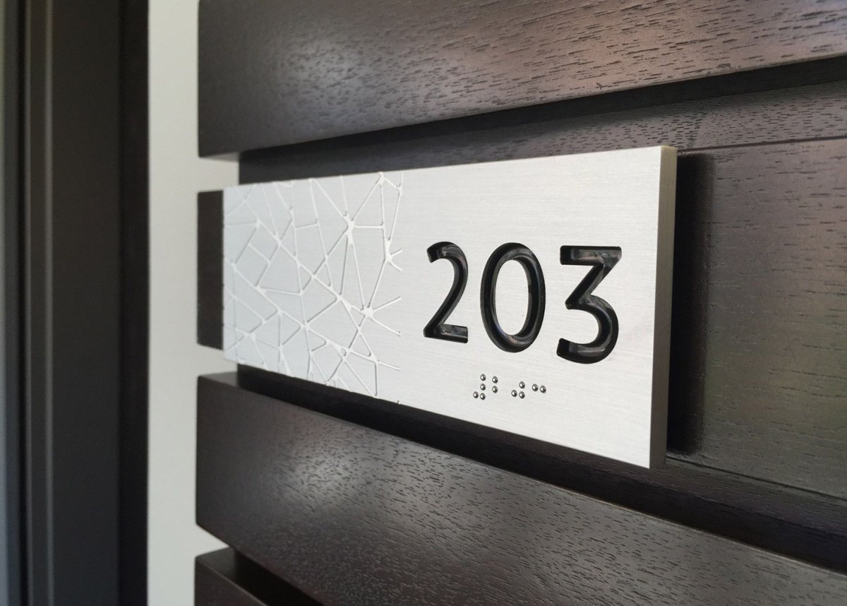 Табличка с номером квартиры дизайнерские