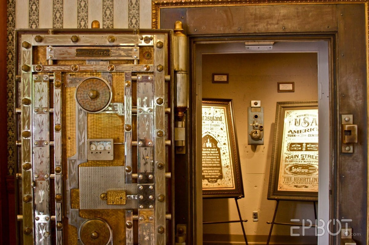 Интерьер банк дверь