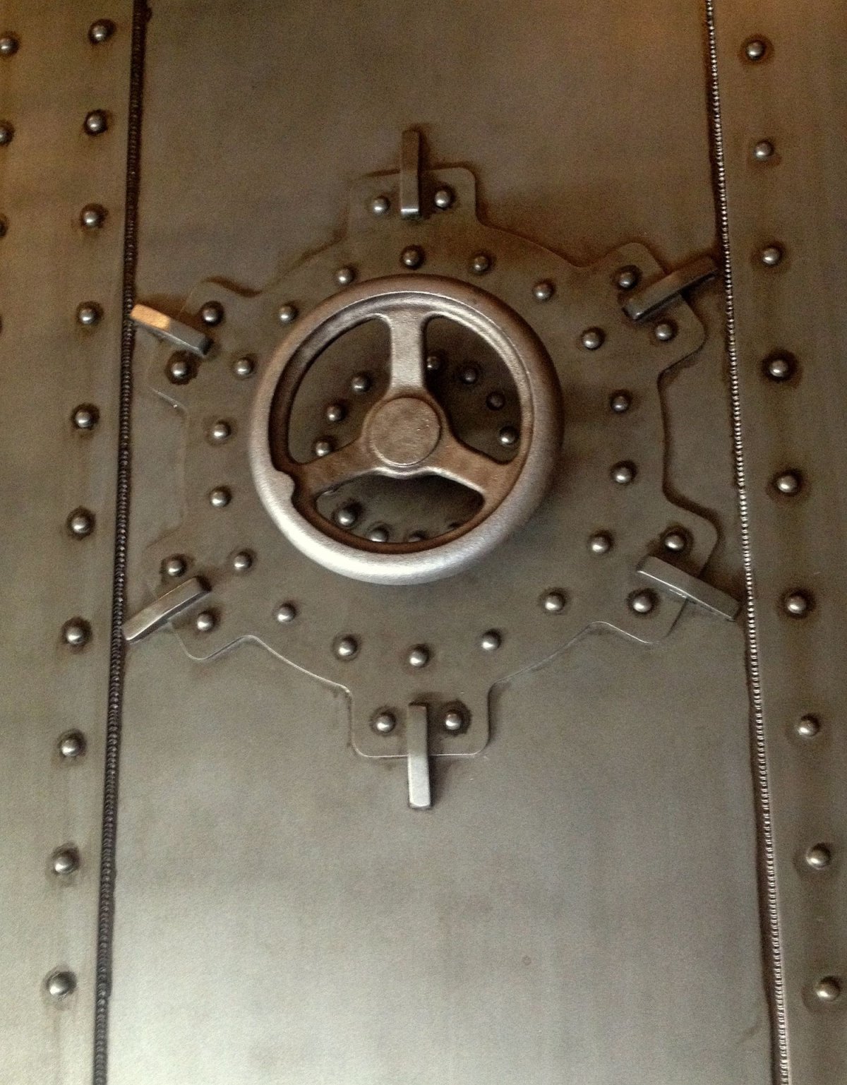 Железная дверь стимпанк