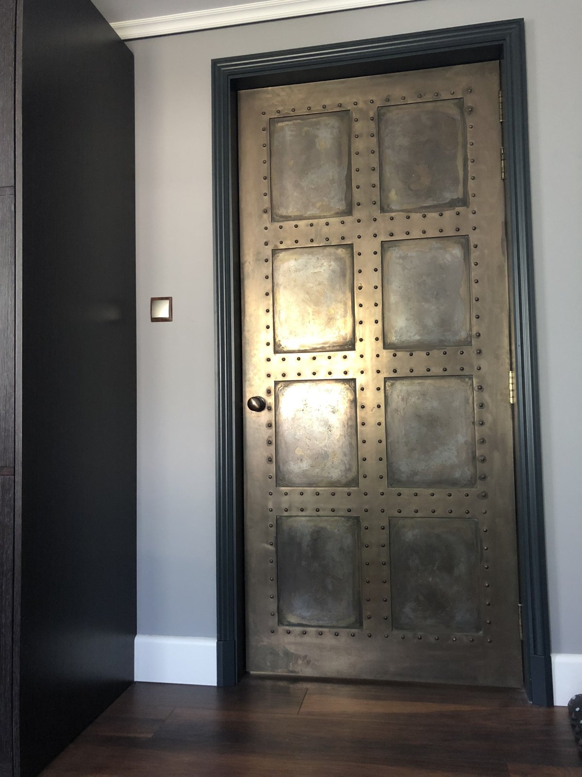 Входная дверь в стиле лофт