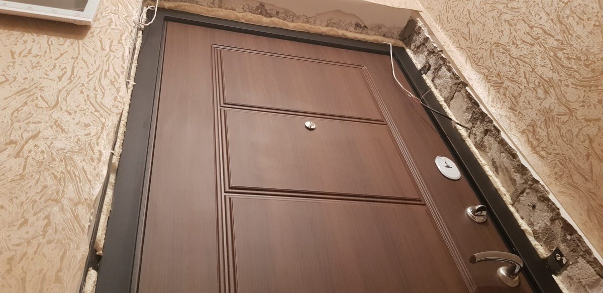 Доборы на откосы входной двери