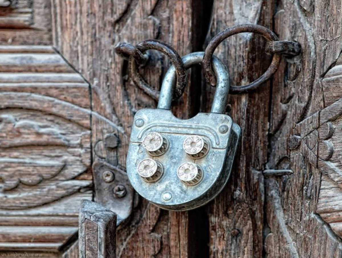 Старый дверной замок