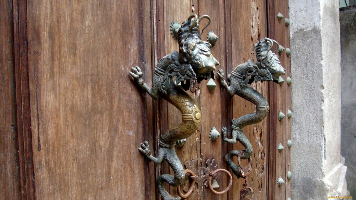 Необычные дверные ручки