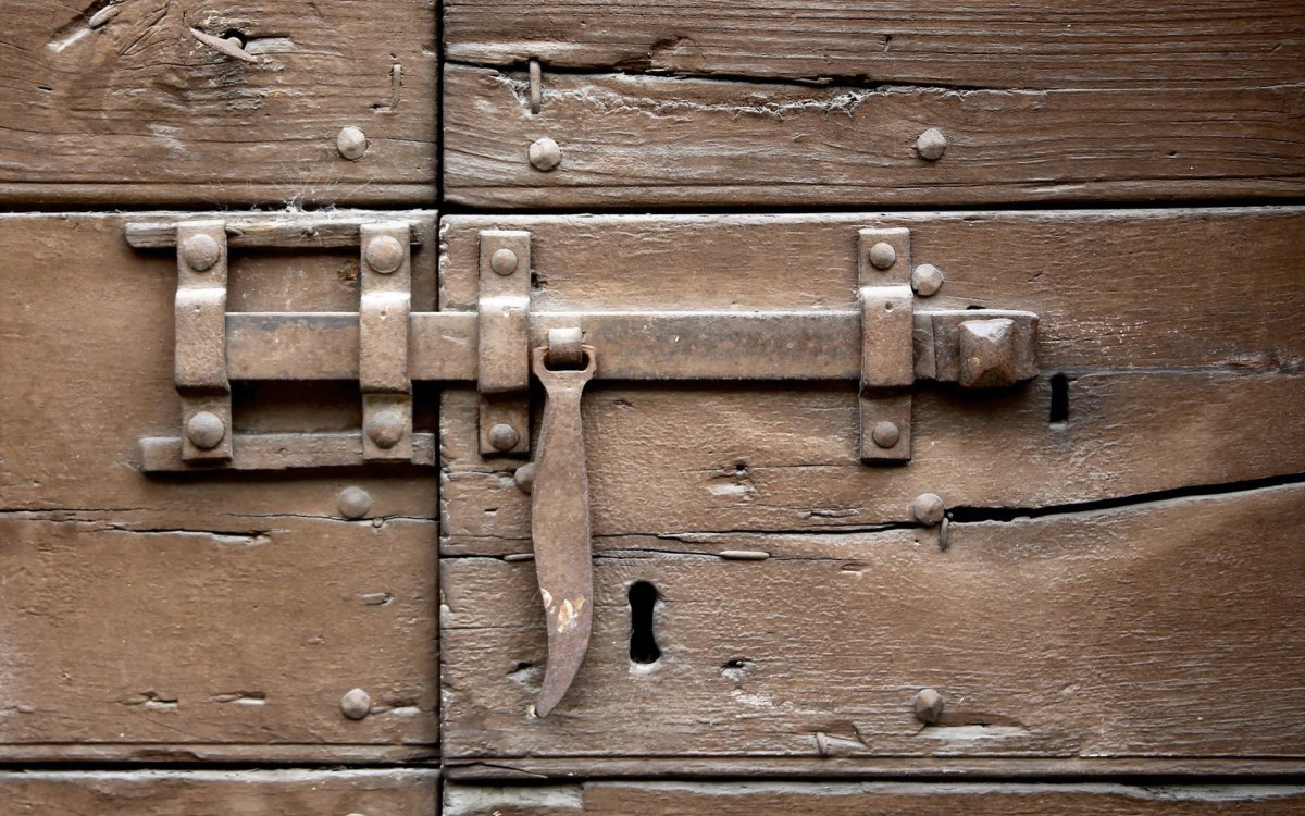 Старинная щеколда