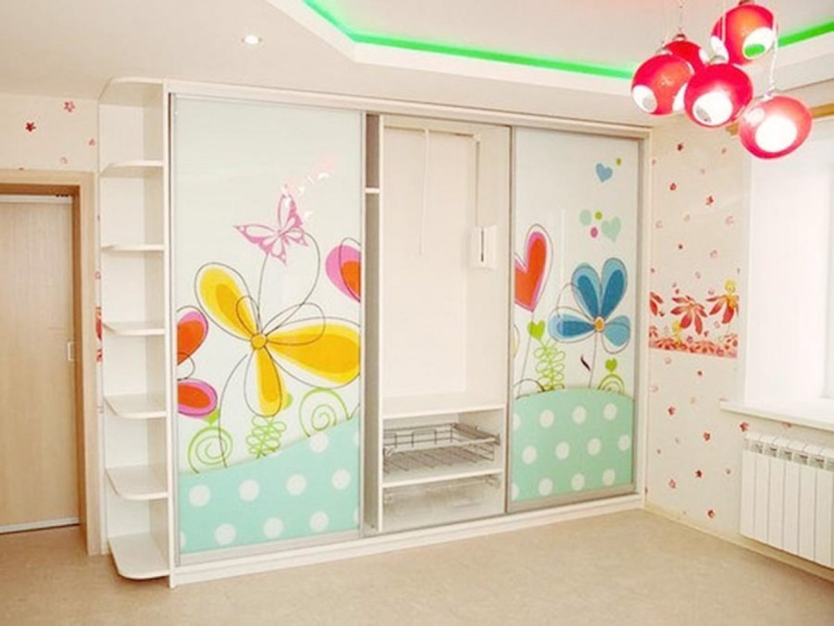 Встроенные шкафы в детскую