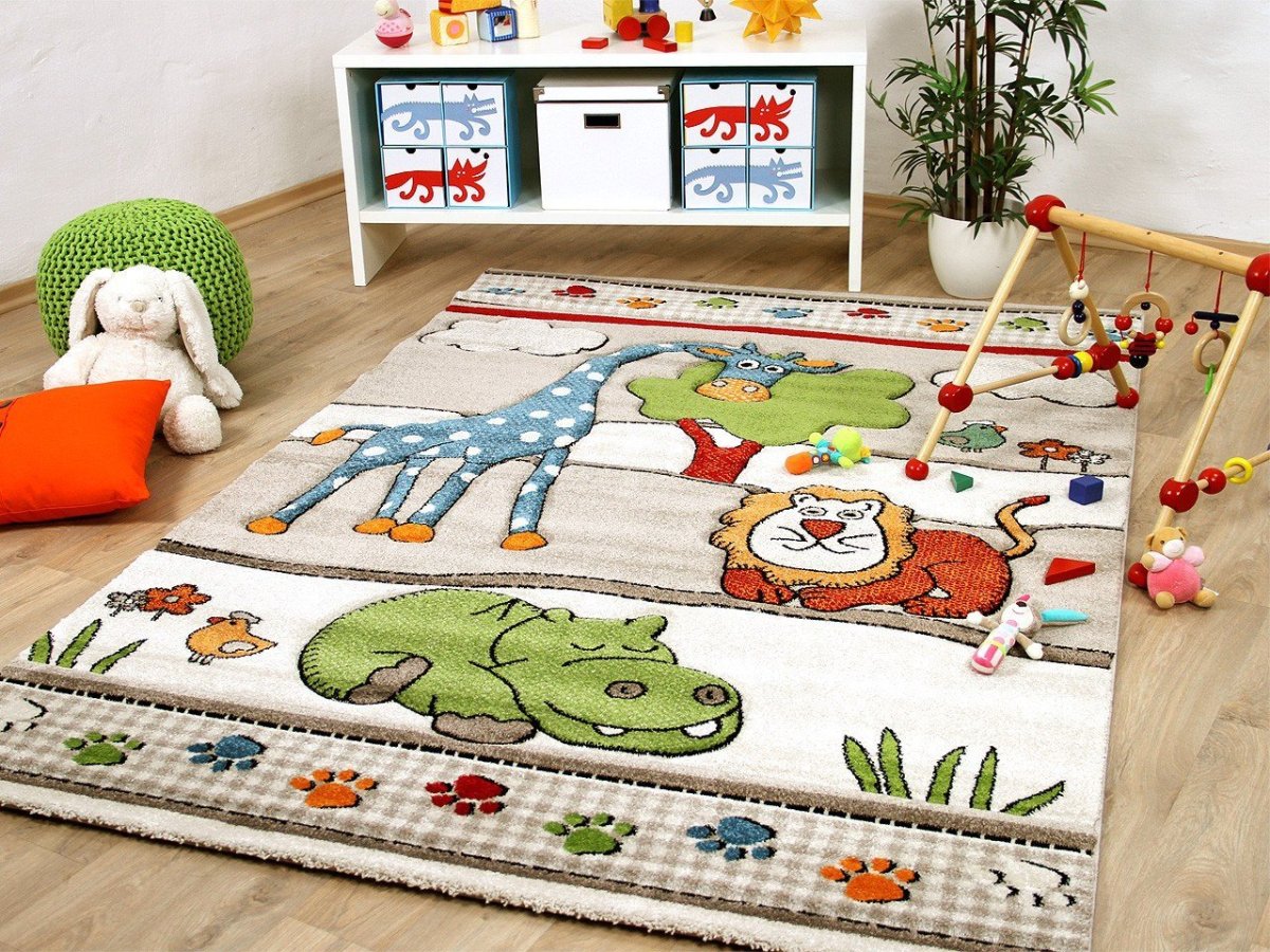 Ребенок на ковре