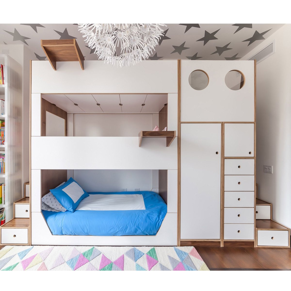 Двухэтажная кровать со шкафом