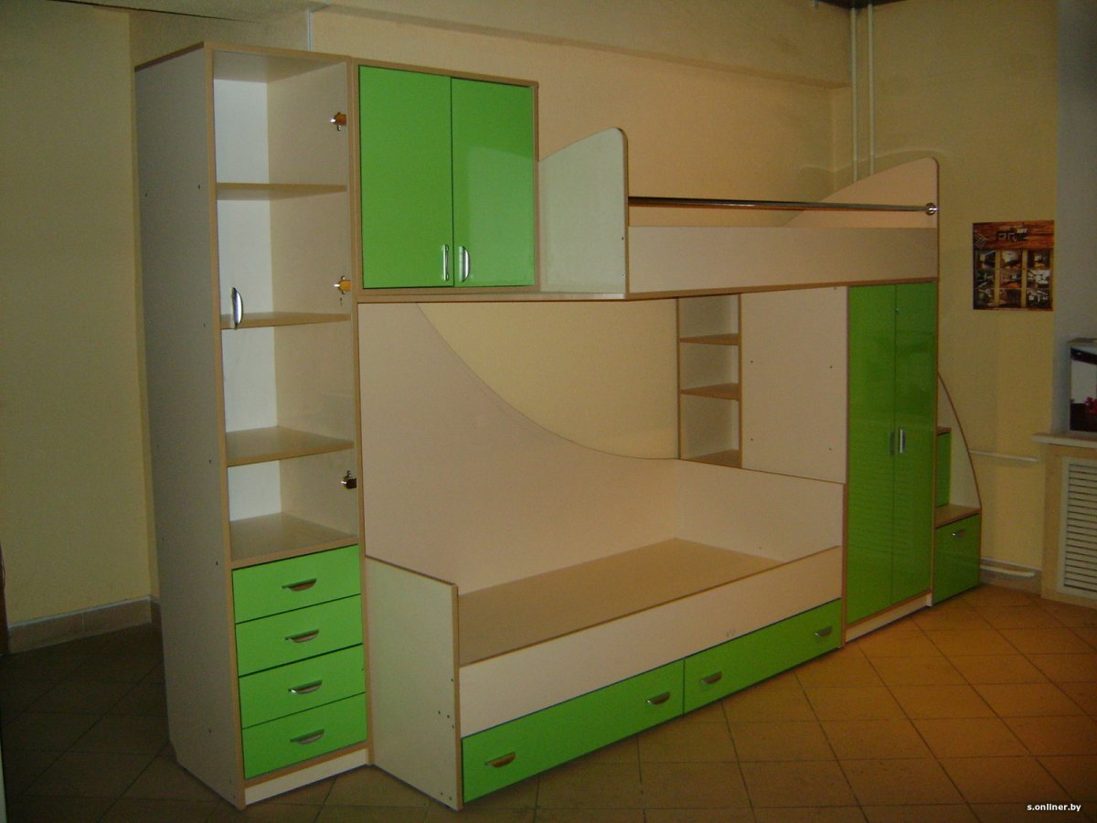 Двухъярусная кровать для детей со шкафом и ящиками