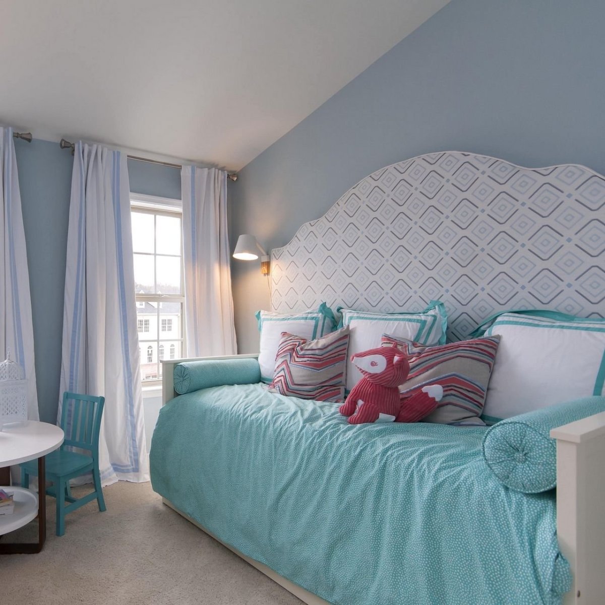 Серо голубая детская комната интерьер