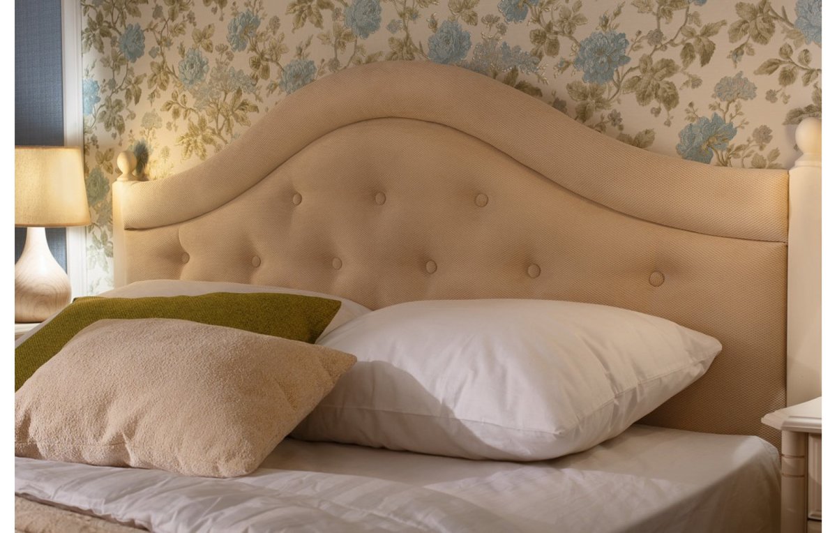 Кровать с мягким изголовьем