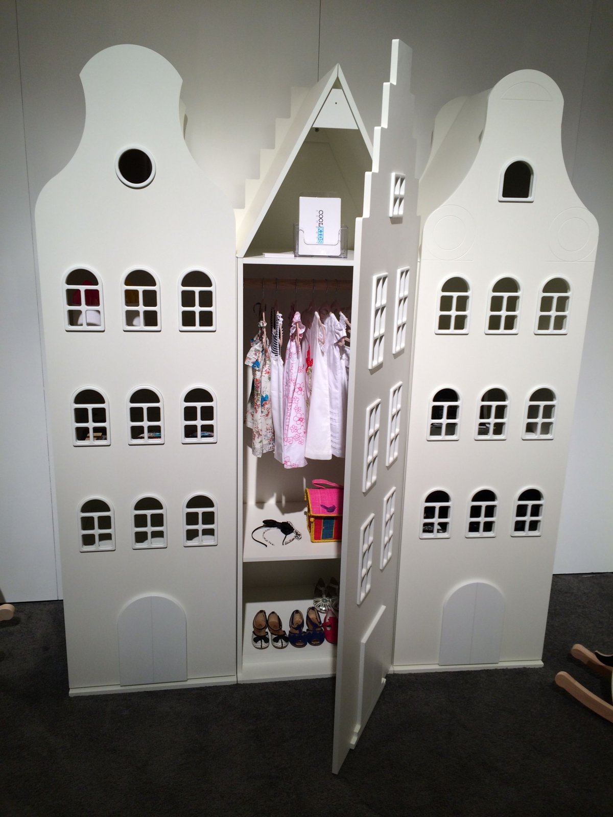 Шкаф двойной в виде домика от компании Mark & Nicole купить