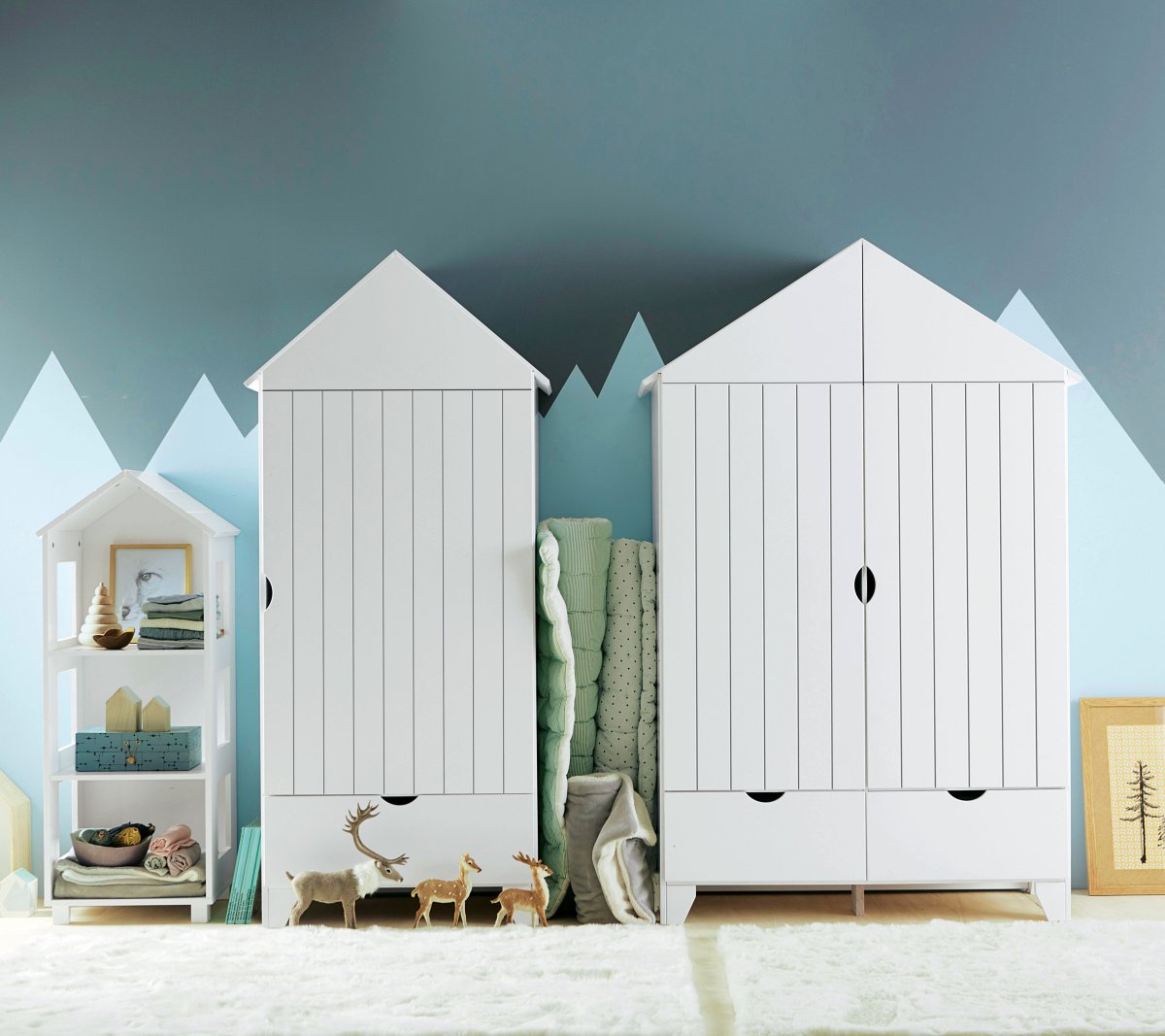 Шкаф в виде домика