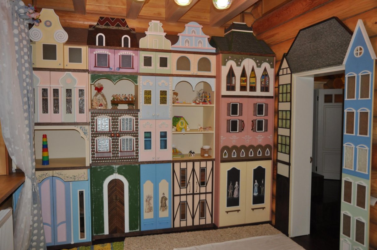 Шкаф в виде дома