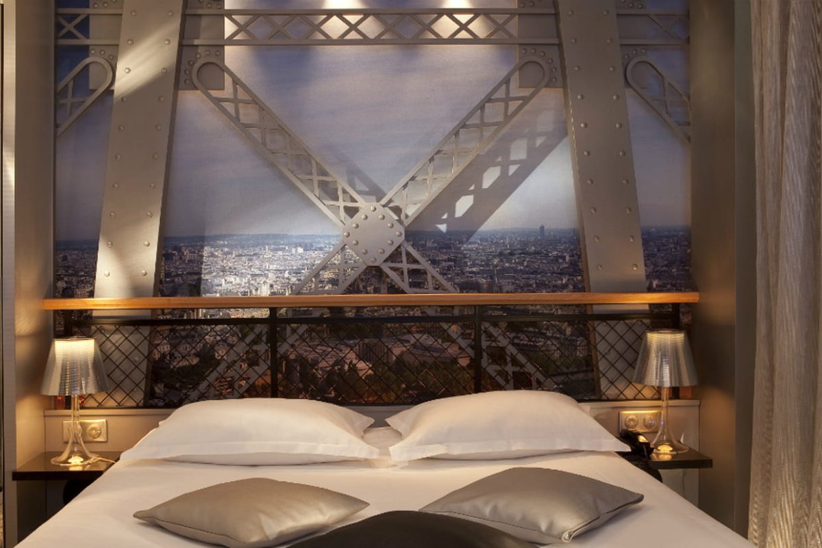 Комната в Париже