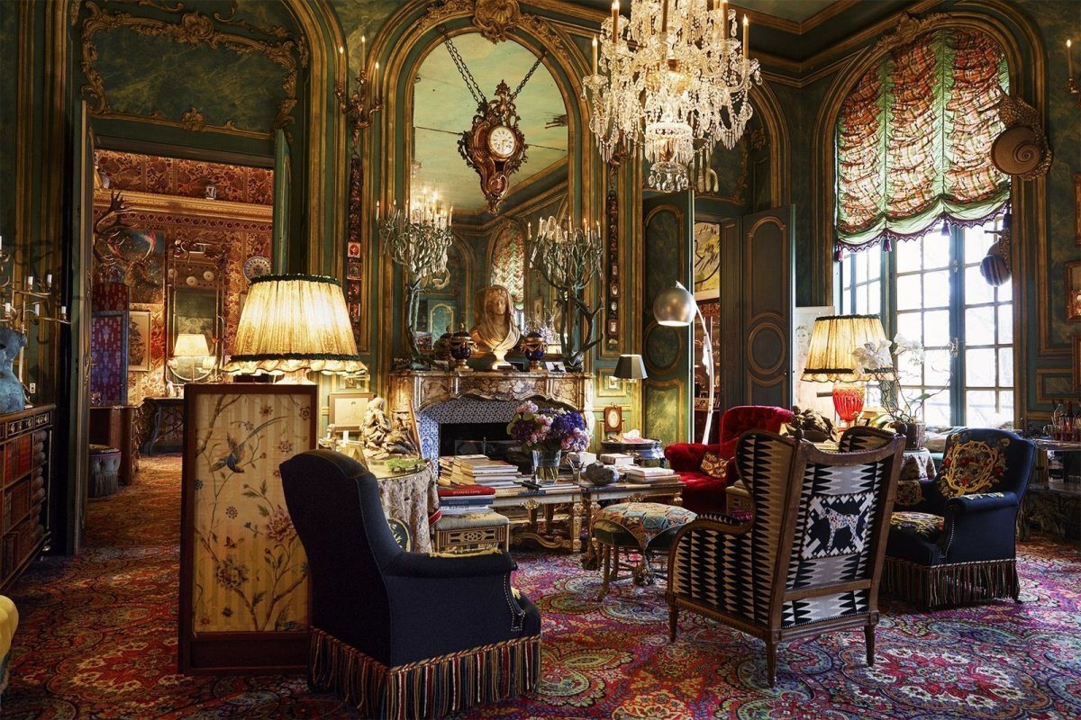 Изабель д’Орнано в Парижской квартире