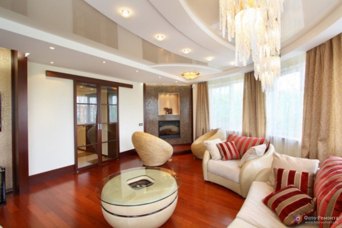 Потолок гостиной неправильной формы