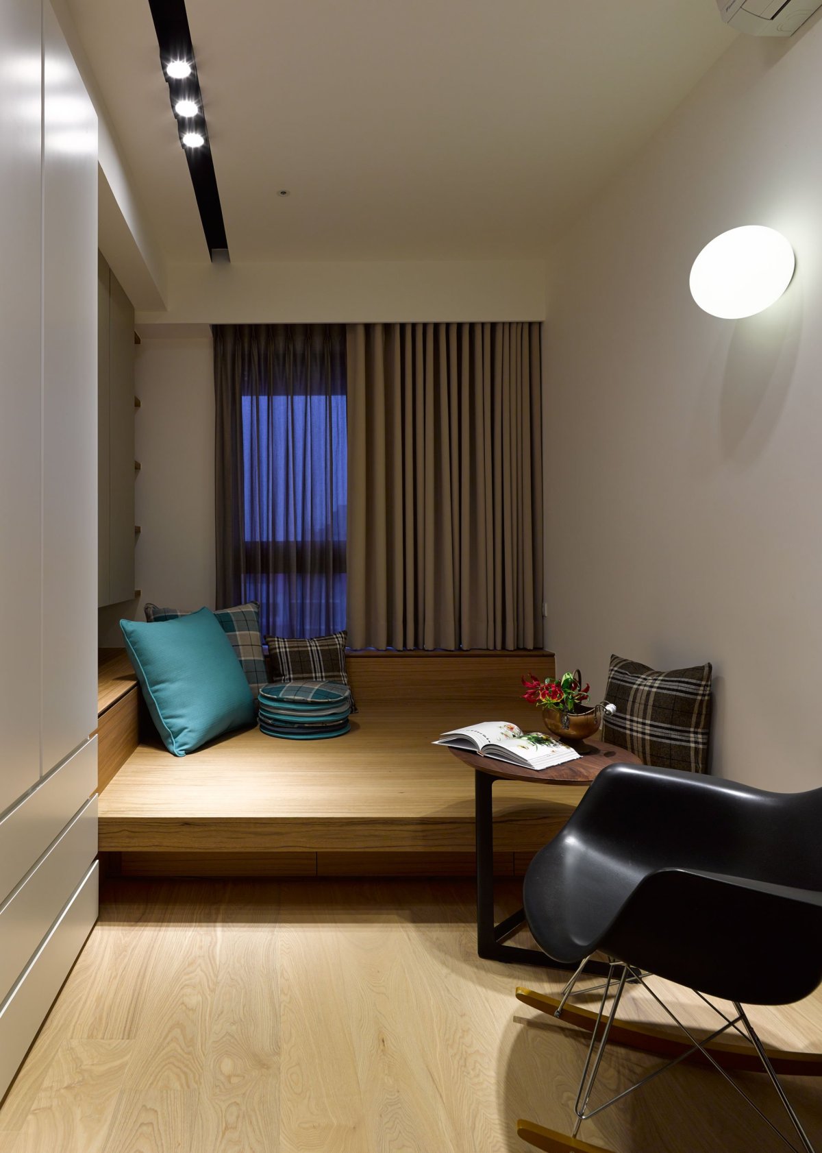 Интерьер длинной узкой комнаты